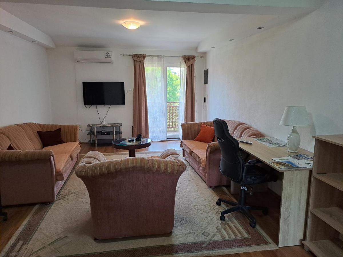 Apartments Mirkovic Cetinje Bagian luar foto