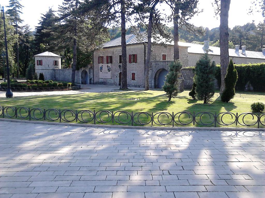 Apartments Mirkovic Cetinje Bagian luar foto