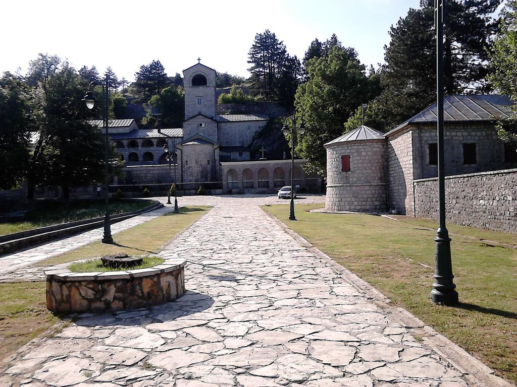 Apartments Mirkovic Cetinje Bagian luar foto