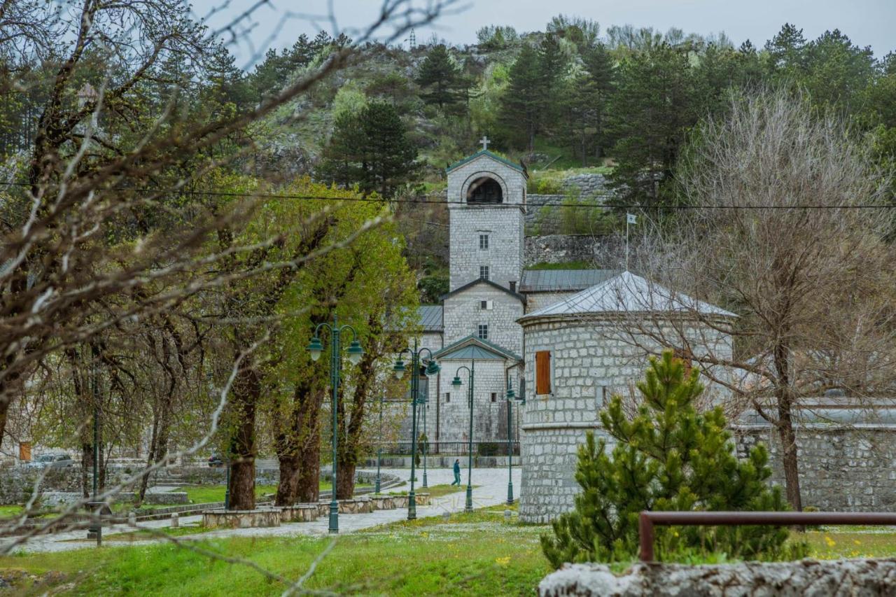 Apartments Mirkovic Cetinje Bagian luar foto